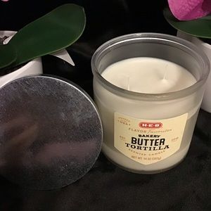 🧈 🕯 That’s right Buttered Tortilla Candle 🕯🧈